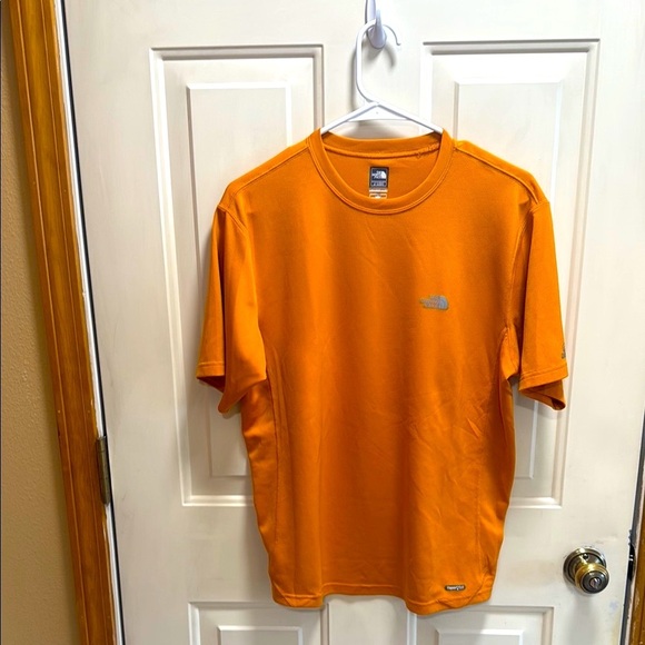 The North Face Mens Flight Series Vaper Wick Orange Workout shirt size M - Picture 1 of 10
